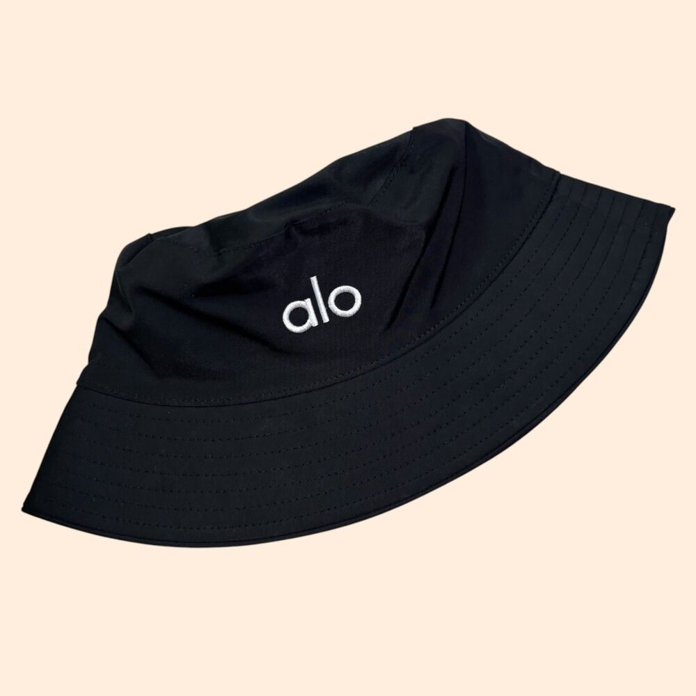 Alo Yoga Weekender Bucket Hat